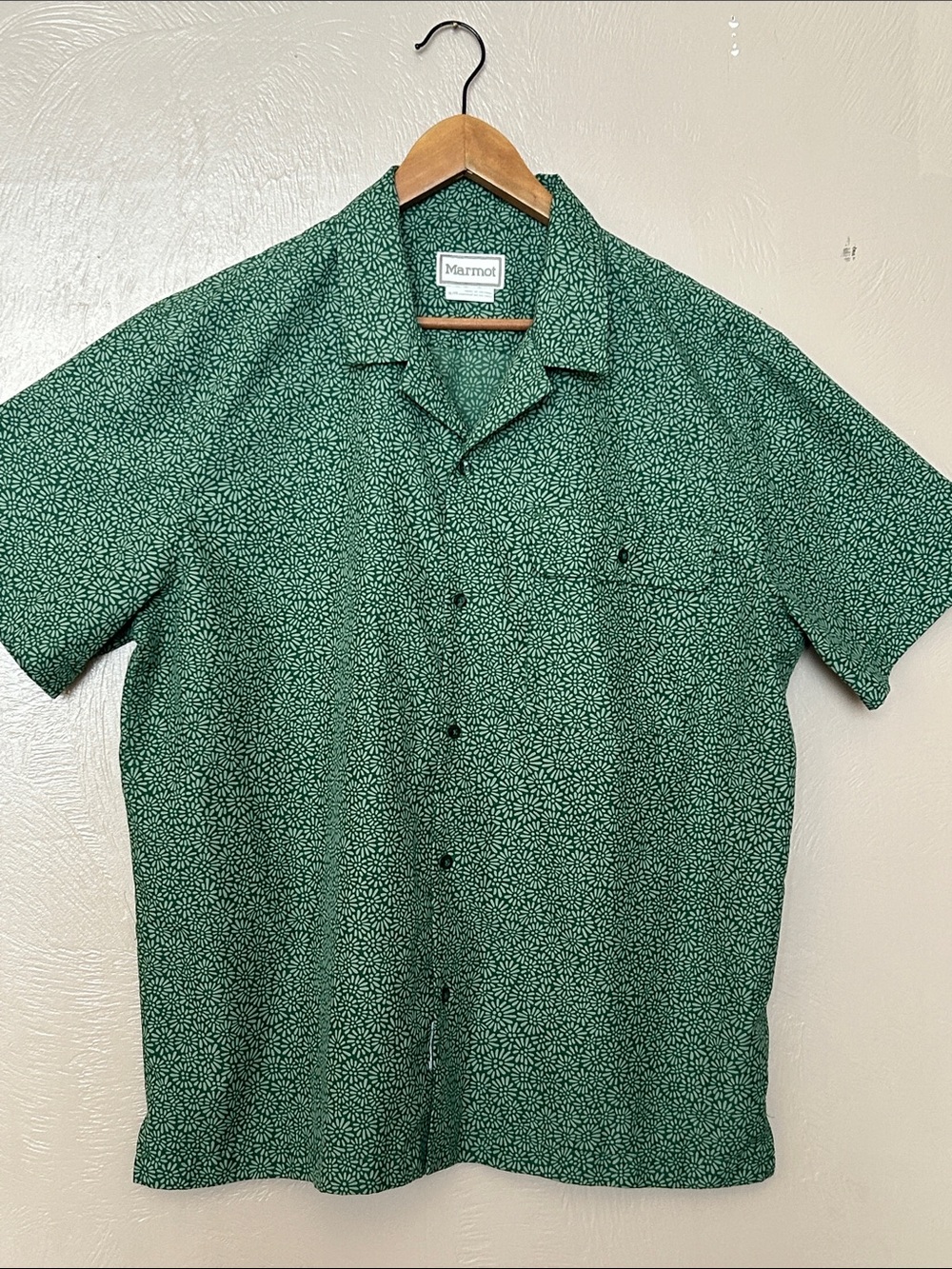 Marmot Air Exchange UPF 40 Short-Sleeve Camp Shirt  Micro Floral Print. Size XL.